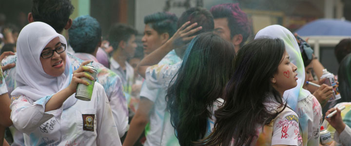 Belum pengumuman hasil UN, siswa Tangerang coret-coret baju sekolah