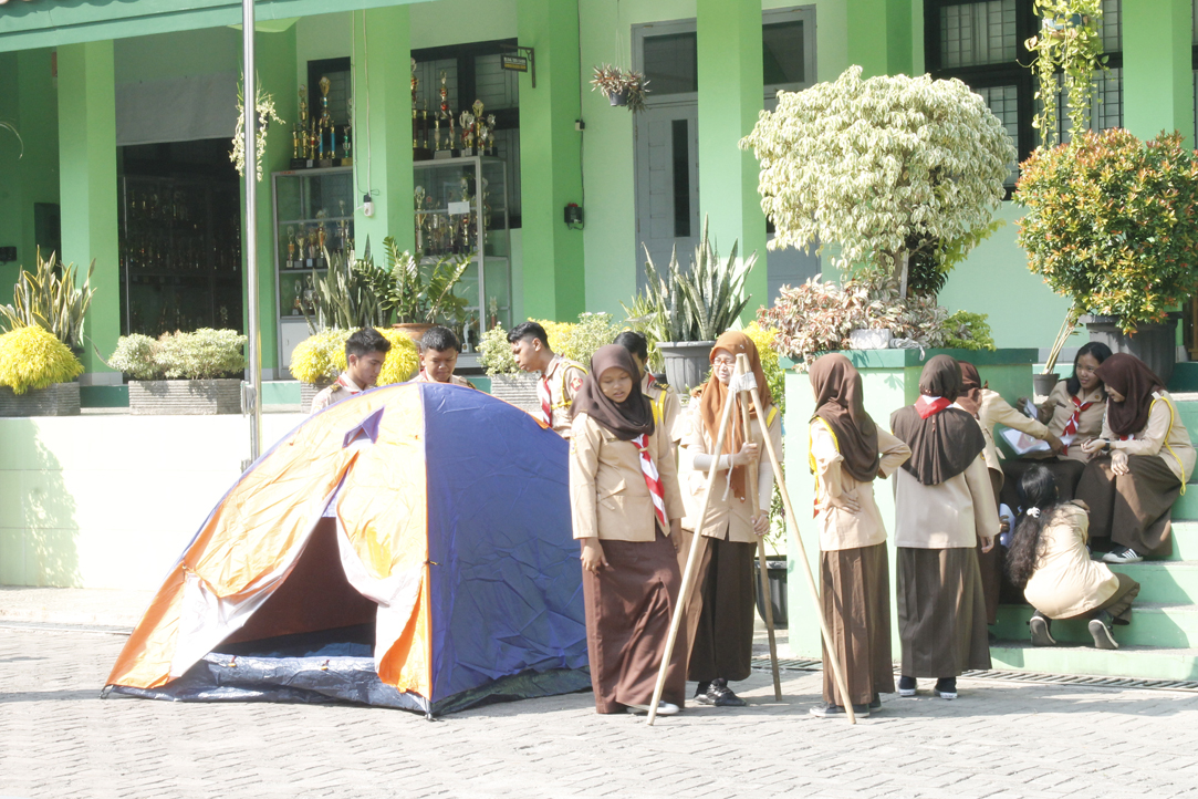 KEGIATAN MOPDB SMA NEGERI 88 JAKARTA ( Materi Kepramukaan )