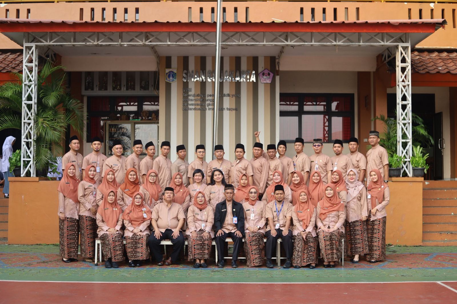 Guru dan Staff SMA Negeri 88 Jakarta